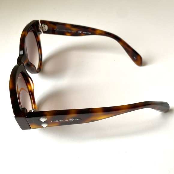 Alexander McQueen Tortoise Shell Sunglasses - AM0054S Preowned - Picture 9 of 13